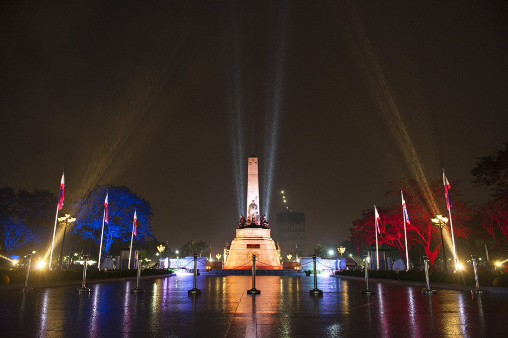 Rizal Monument with Rain and Lights