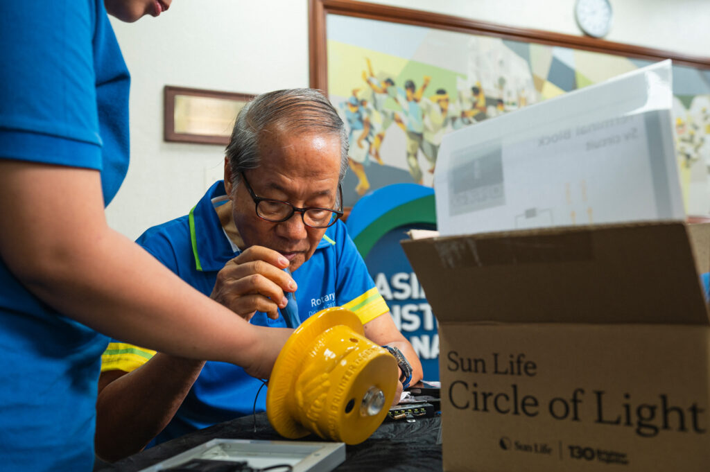 Liter of Light Solar Lamp Building Event